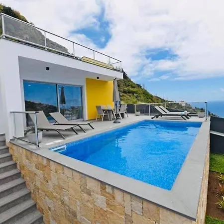 Golden Charm * Tabua (Madeira)