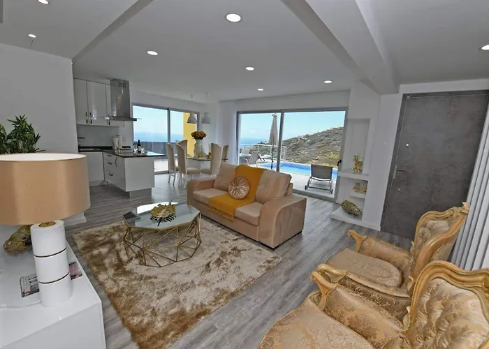 Golden Charm Villa *